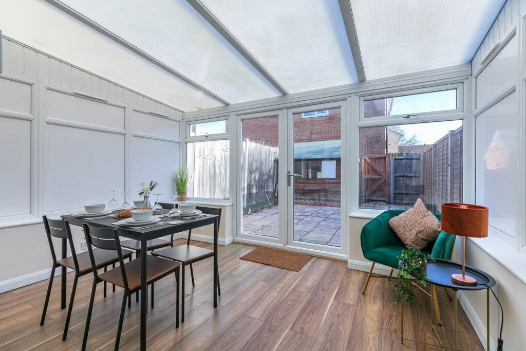 Lovely Two Bed At Tanglewood Hillingdon