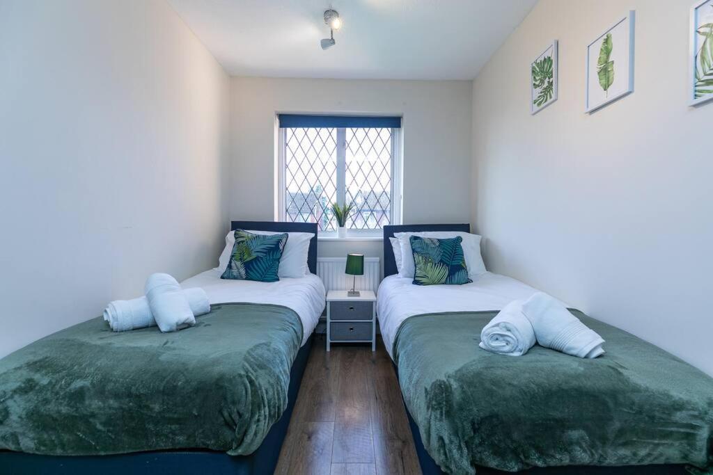 Lovely Two Bed At Tanglewood Apartment Hillingdon