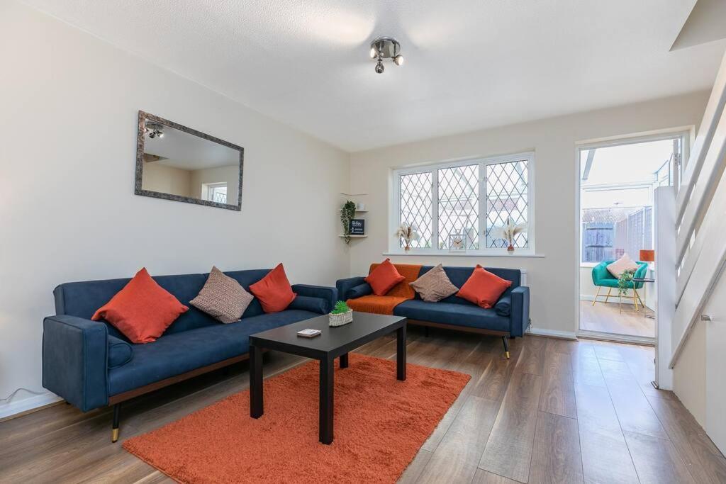 Lovely Two Bed At Tanglewood Apartment Hillingdon