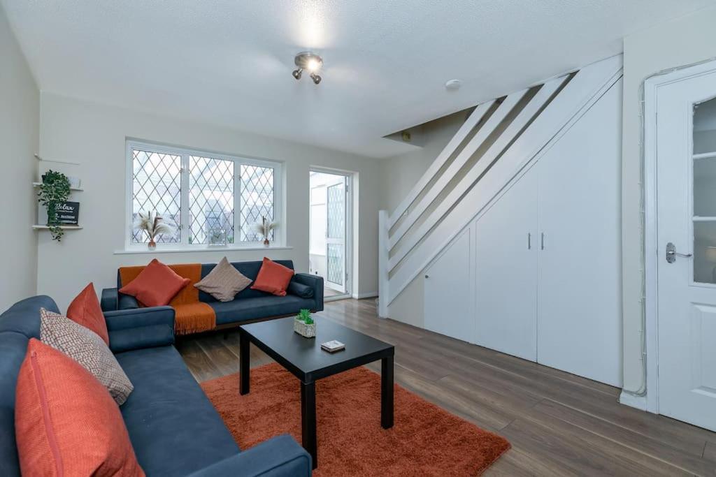 Lovely Two Bed At Tanglewood Apartment